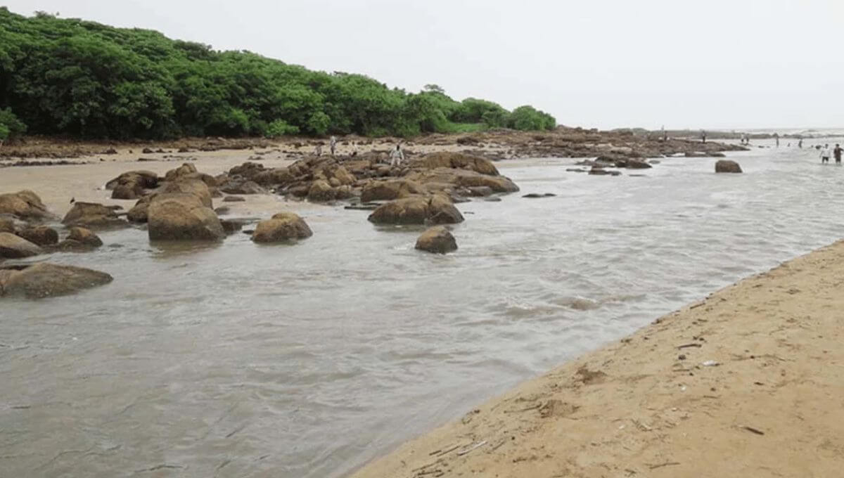 Aksa Beach